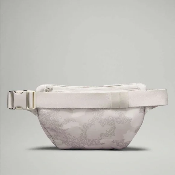 NWT - Lululemon City Adventurer Belt Bag 2.5L Camo White Opal - Picture 2 of 5